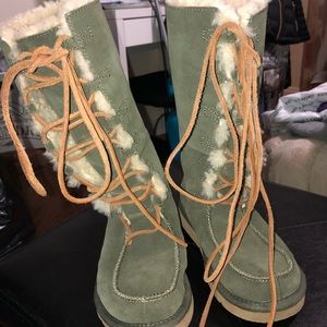huge Steal size 7 UGG Winter Boots, never worn